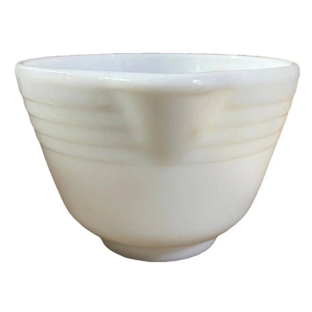 Vintage‎ Pyrex Hamilton Beach Milk Glass Ribbed Mixing Bowl with Spout